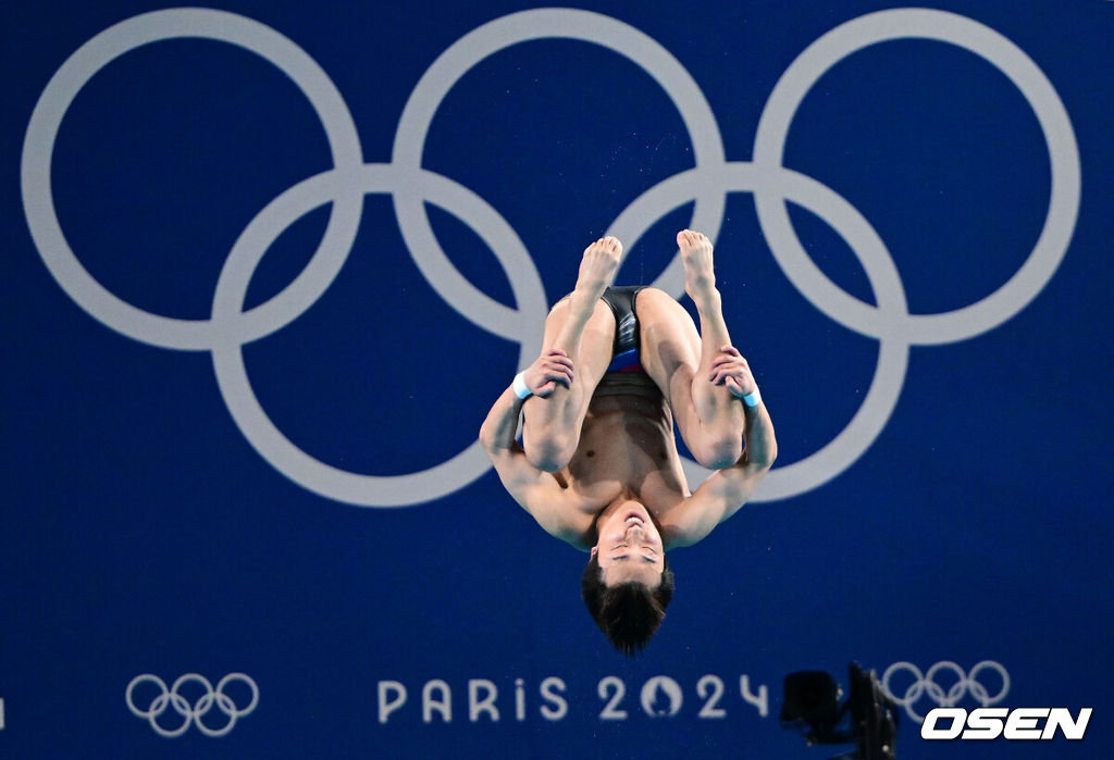 6일(한국시간) 프랑스 파리 아쿠아틱 센터에서 ‘2024 파리올림픽’ 다이빙 3m 스프링보드 예선 경기가 열렸다.한국 우하람은 세 번째 올림픽 도전에 나서 메달을 노린다.우하람이 연기를 펼치고 있다. 2024.08.06 / dreamer@osen.co.kr