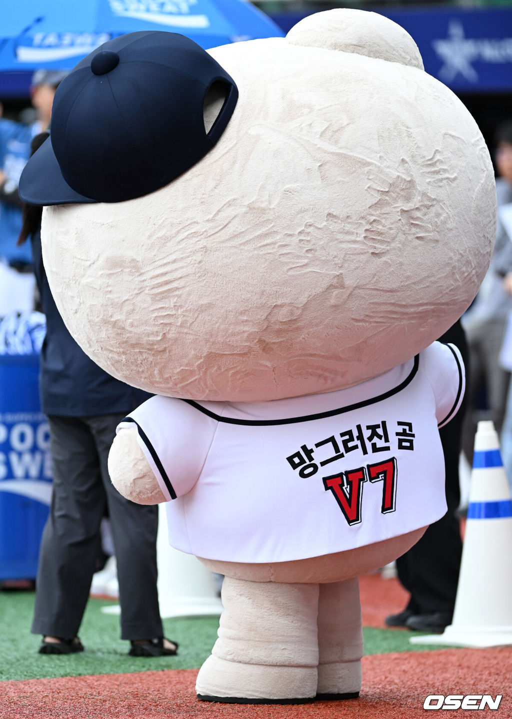 두산 마스코트 망그러진 곰. 2024.07.06 /sunday@osen.co.kr