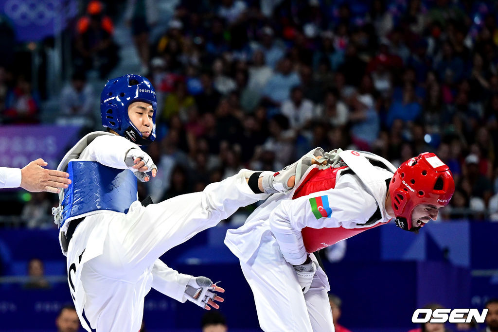 8일(한국시간) 프랑스 파리 그랑팔레에서 ‘2024 파리올림픽’ 태권도 남자 58kg급 결승 한국 박태준과 아제르바이잔 가심 마고메도프의 경기가 열렸다.박태준은 마고메도프를 상대로 1라운드 승리, 2라운드 13-1로 앞서다 상대가 부상으로 기권해 금메달을 따냈다.2라운드에서 박태준이 공격을 펼치고 있다. 2024.08.08 / dreamer@osen.co.kr