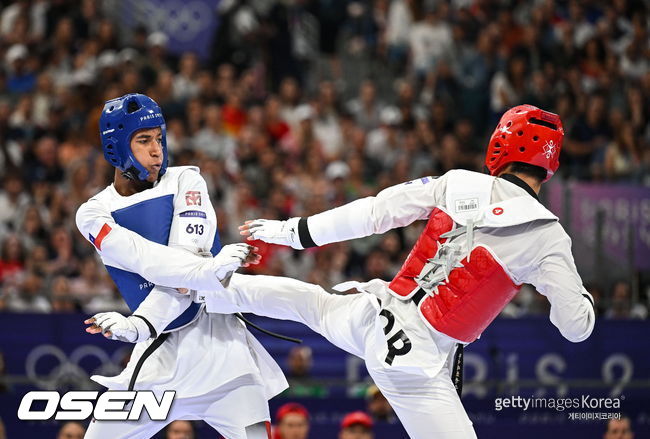 Paris , France - 9 August 2024; Joaquin Churchill Martinez of Team Chile, left, in action against Seo Geonwoo of Team South Korea during the men's -80kg round of 16 at the Grand Palais during the 2024 Paris Summer Olympic Games in Paris, France. (Photo By David Fitzgerald/Sportsfile via Getty Images)