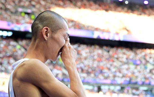 11일(한국시간) 프랑스 파리 스타드 드 프랑스에서 ‘2024 파리올림픽’ 육상 남자 높이뛰기 결선이 열렸다.우상혁은 2m31을 넘지 못하고 최종 순위 7위로 대회를 마감했다.우상혁이 2m31을 넘지 못한 뒤 아쉬워하고 있다. 2024.08.11 / dreamer@osen.co.kr