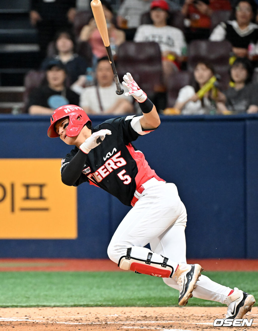 13일 오후 서울 고척스카이돔에서 ‘2024 신한 SOL BANK KBO리그’ 키움 히어로즈와 KIA 타이거즈의 경기가 열렸다.이날 키움은 김윤하를, KIA는 네일을 선발투수로 내세웠다.4회초 KIA 선두타자로 나온 김도영이 3루수 앞 땅볼을 때리며 아쉬워하고 있다. 김도영은 30-30 기록에 홈런 하나만을 남겨두고 있다. 2024.08.13 / rumi@osen.co.kr