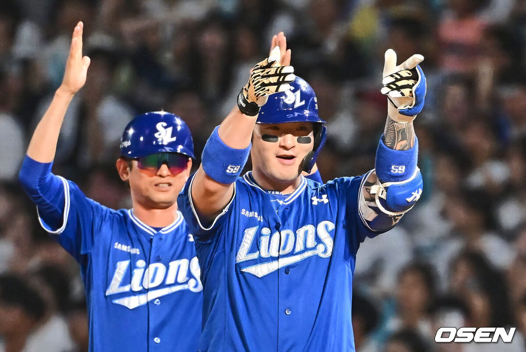 17일 창원NC파크에서 2024 신한 SOL 뱅크 KBO 리그 NC 다이노스와 삼성 라이온즈의 경기가 열렸다. 홈팀 NC는 신민혁이 선발 출전하고 방문팀 삼성 라이온즈는 이호성이 선발 출전했다. 삼성 라이온즈 박병호가 8회초 2사 2루 우익수 앞 역전 1타점 안타를 치고 세리머니를 하고 있다. 2024.08.17 / foto0307@osen.co.kr