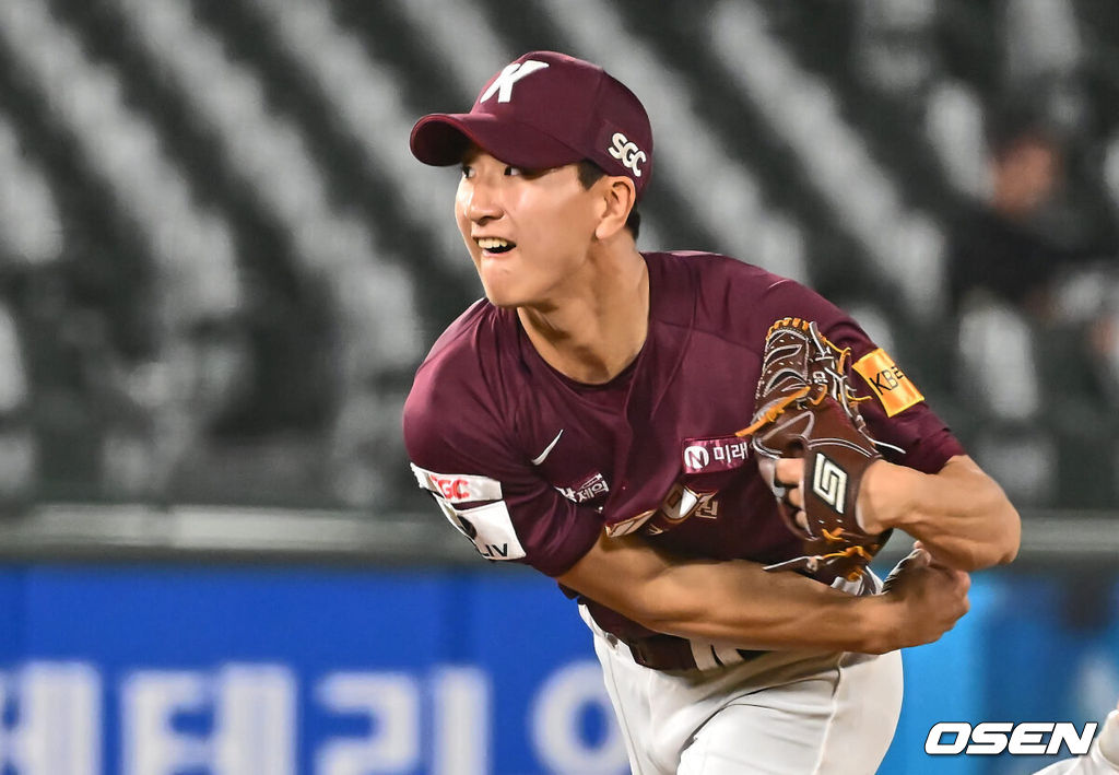 11일 부산 사직야구장에서 2024 신한 SOL 뱅크 KBO 리그 롯데 자이언츠와 SSG 랜더스의 더블헤더 2차전 경기가 열렸다. 홈팀 롯데는 한현희가 시즌 2승에 도전하고 꼴찌로 쳐진 키움은 하영민이 선발로 나서 반등을 노린다.키움 히어로즈 주승우가 역투하고 있다. / foto0307@osen.co.kr