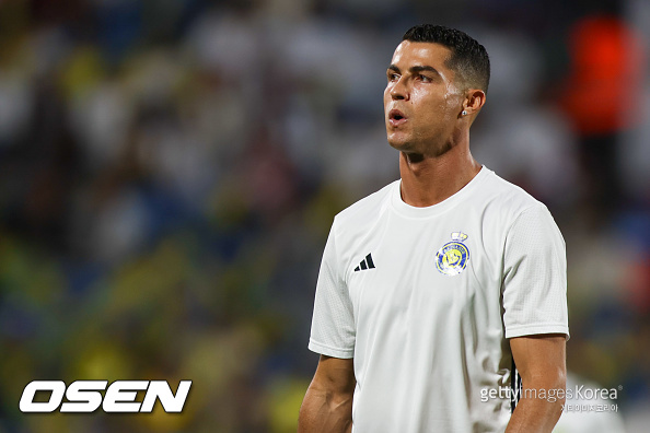 ABHA, SAUDI ARABIA - AUGUST 17: Cristiano Ronaldo of Al Nassr looks on prior the Saudi Super Cup Final match between  Al Nassr and Al Hilal at Prince Sultan bin Abdul Aziz Stadium on August 17, 2024 in Abha, Saudi Arabia.  (Photo by Yasser Bakhsh/Getty Images)