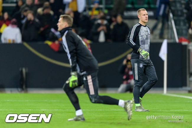 MOENCHENGLADBACH, GERMANY - NOVEMBER 16: Marc-Andre ter Stegen (R) and Manuel Neuer of Germany the UEFA Euro 2020 Qualifier between Germany and Belarus on November 16, 2019 in Moenchengladbach, Germany. (Photo by Jörg Schüler/Bongarts/Getty Images)