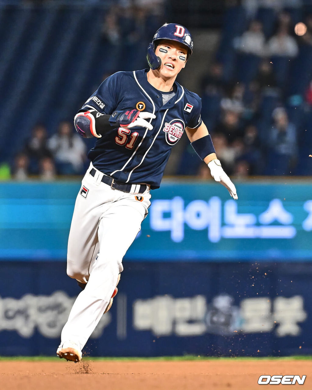 5일 창원NC파크에서 2024 신한 SOL 뱅크 KBO 리그 NC 다이노스와 두산 베어스의 경기가 열렸다. 홈팀 NC는 김시훈, 원정팀 두산은 곽빈을 선발로 내세웠다.두산 베어스 조수행이 연장 10회초 무사 우익수 오른쪽 3루타를 치고 진루하고 있다. 2024.06.05 / foto0307@osen.co.kr