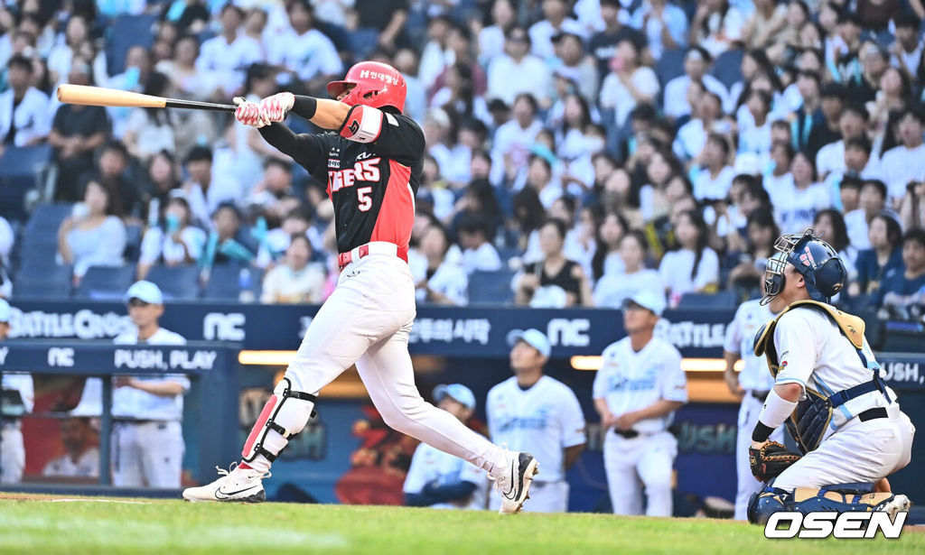 25일 창원NC파크에서 2024 신한 SOL 뱅크 KBO 리그 NC 다이노스와 KIA 타이거즈의 경기가 열렸다. 홈팀 NC는 요키시가 선발 출전하고 방문팀 KIA는 황동하가 선발 출전했다. KIA 타이거즈 김도영이 1회초 1사 2루 우중간 1타점 2루타를 치고 있다. 2024.08.25 / foto0307@osen.co.kr