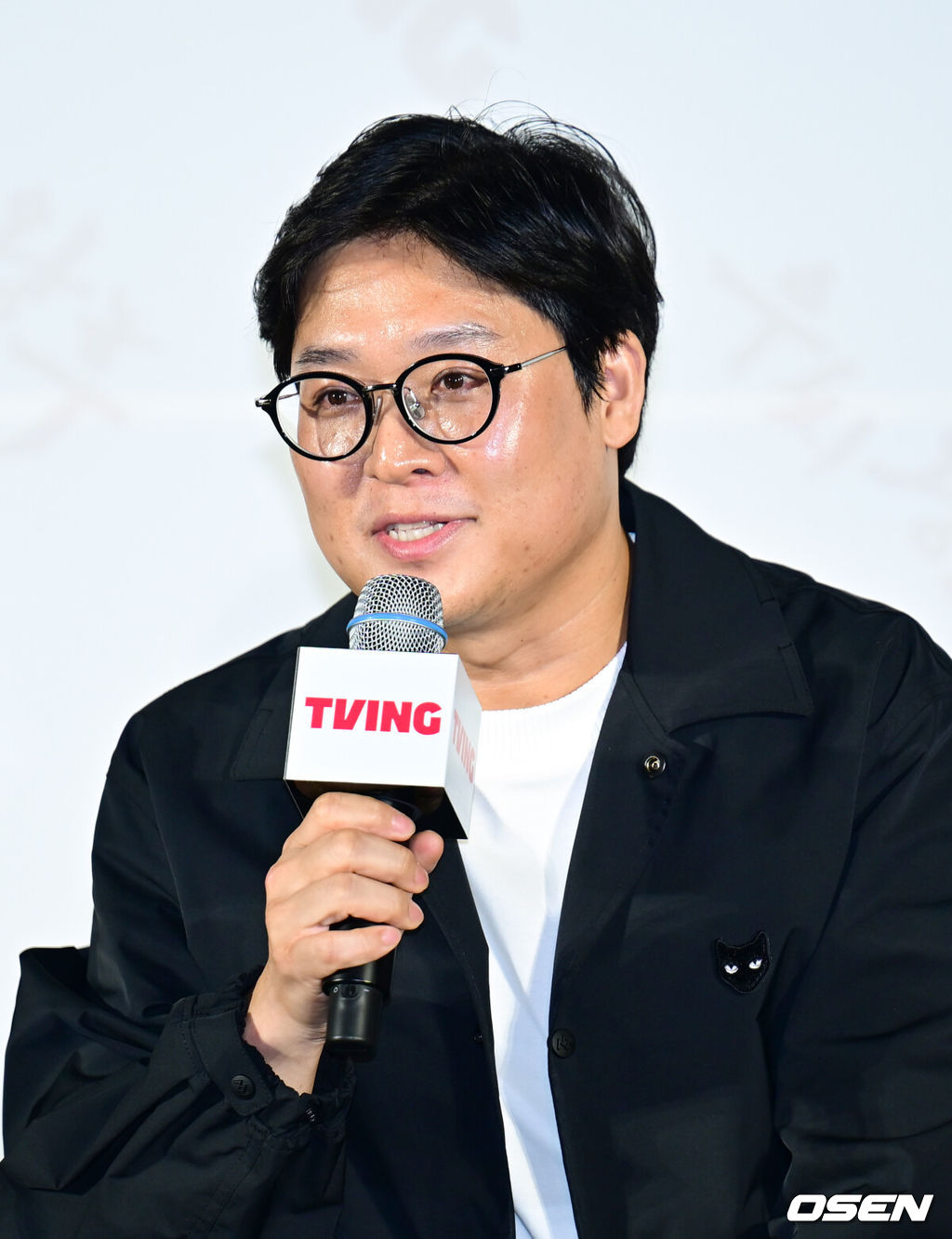 27일 오후 서울 서울 용산구 한강대로 CGV 용산아이파크몰에서 티빙 오리지널 시리즈 ‘우씨왕후’의 제작발표회가 열렸다. 드라마 ‘우씨왕후’는 갑작스러운 왕의 죽음으로 왕위를 노리는 왕자들과 권력을 잡으려는 다섯 부족의 표적이 된 우씨왕후가 24시간 안에 새로운 왕을 세우기 위해 고군분투하는 추격 액션 사극이다. 정세교 감독이 인사말을 전하고 있다. 2024.08.27 /ksl0919@osen.co.kr