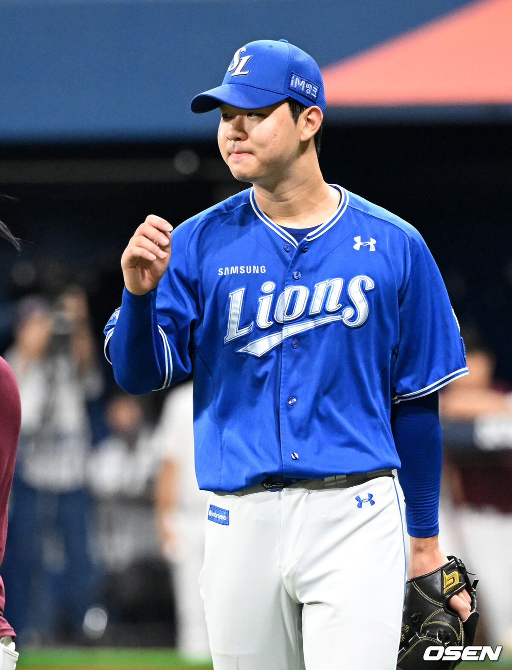 29일 오후 서울 고척스카이돔에서 ‘2024 신한 SOL Bank KBO리그’ 키움 히어로즈와 삼성 라이온즈의 경기가 열렸다.키움은 하영민, 삼성은 황동재를 선발로 내세웠다.6회말 2사 1,2루에서 삼성 황동재가 마운드를 내려가고 있다. 2024.08.29 /sunday@osen.co.kr