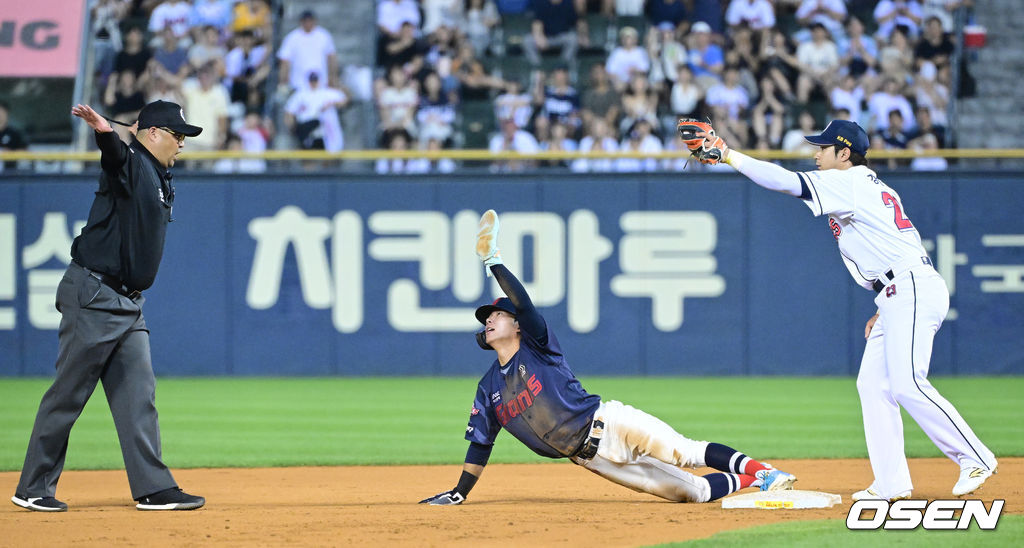 8회초 1사 1루 상황 롯데 정훈 타석 때 주자 장두성이 2루 도루에 성공하고 있다. 2024.08.31 / dreamer@osen.co.kr