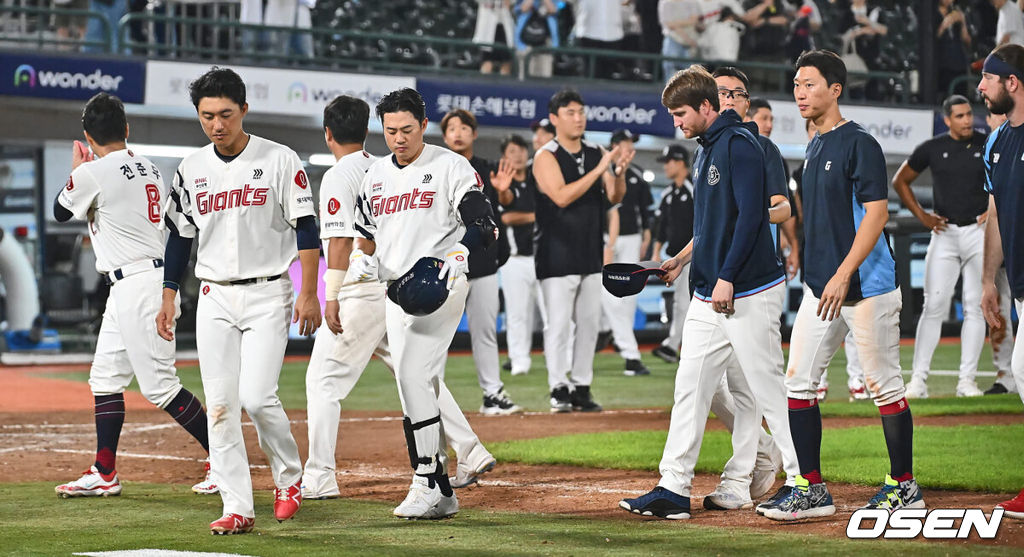 롯데 선수들이 패배 후 아쉬워하고 있다.  2024.09.05 / foto0307@osen.co.kr