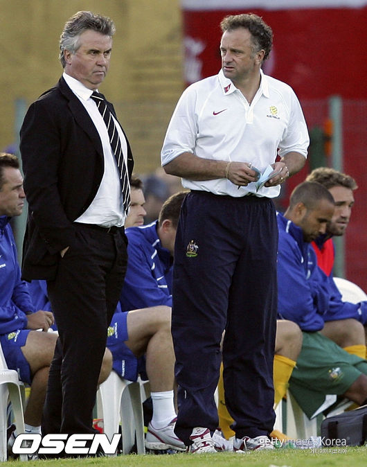 MONTEVIDEO, URUGUAY - NOVEMBER 12: Australian coach Guus Hiddink talks with assistant Graham Arnold during the first leg of the FIFA 2006 World Cup Playoff between Uruguay and Australia at the Centenario Stadium November 12, 2005 in Montevideo, Uruguay.  (Photo by Robert Cianflone/Getty Images)<br /><br /> *** Local Caption *** Guus Hiddink;Graham Arnold