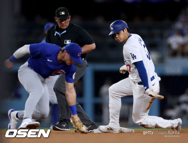 [사진] LA 다저스 오타니 쇼헤이(오른쪽)가 2루 도루에 성공하고 있다. ⓒGettyimages(무단전재 및 재배포 금지)