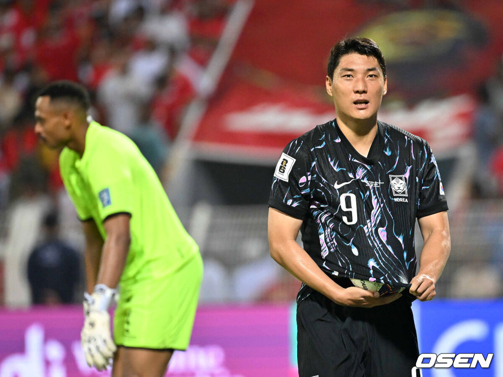 홍명보 감독이 이끄는 대한민국 축구 국가대표팀은 10일 오후 11시(이하 한국시간) 오만 무스카트의 술탄 카부스 종합운동장에서 오만과 2026 국제축구연맹(FIFA) 북중미 월드컵 아시아 지역 3차 예선 B조 2차전 맞대결에서 3-1 승리를 거뒀다.이로써 홍명보호는 지난 팔레스타인전 충격을 딛고 첫 승을 신고하는 데 성공했다.후반 팀의 세 번쨰 골을 성공시킨 대한민국 주민규가 세리머니를 하고 있다. 2024.09.10 / rumi@osen.co.kr