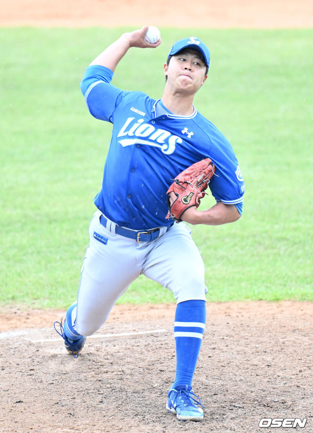 11일 오후 경기도 이천 베어스 파크에서 2024 메디힐 KBO 퓨처스리그 두산 베어스와 삼성 라이온즈의 경기가 열렸다.8회말 삼성 김태우가 역투하고 있다. 2024.05.11 /sunday@osen.co.kr