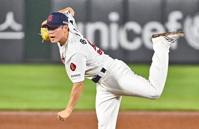 7일 부산 사직야구장에서 2024 신한 SOL 뱅크 KBO 리그 롯데 자이언츠와 NC 다이노스의 경기가 열렸다. 홈팀 롯데는 김진욱이 선발 출전하고 NC는 이재학이 선발 출전했다.롯데 자이언츠 송재영이 역투하고 있다. 2024.08.07 / foto0307@osen.co.kr