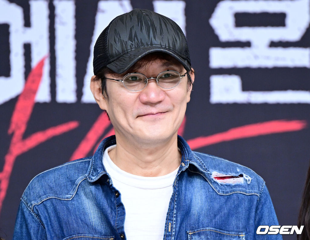 19일 오후 서울 목동 SBS에서 새 금토드라마 ‘지옥에서 온 판사’ 제작발표회가 열렸다.‘지옥에서 온 판사’는 판사의 몸에 들어간 악마 강빛나(박신혜 분)가 지옥 같은 현실에서 인간적인 열혈형사 한다온(김재영 분)을 만나 죄인을 처단하며 진정한 판사로 거듭나는 선악공존 사이다 액션 판타지이다.박진표 PD가 제작발표회에 참석해 포토타임을 하고 있다. 2024.09.19 / dreamer@osen.co.kr