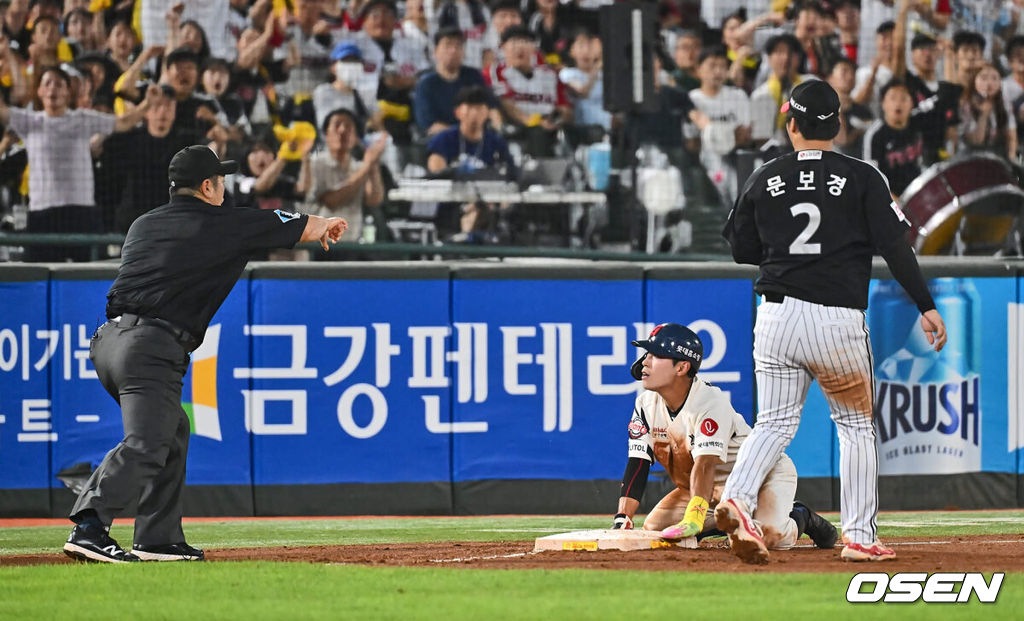 19일 부산 사직야구장에서 2024 신한 SOL 뱅크 KBO 리그 롯데 자이언츠와 LG 트윈스의 경기가 열렸다. 홈팀 롯데는 박세웅이 선발 출전하고 LG는 임준형이 선발 출전했다.롯데 자이언츠 황성빈이 5회말 무사 1루 고승민의 우익수 플라이 아웃때 3루를 쇄도했으나 아웃되고 있다. 2024.09.19 / foto0307@osen.co.kr