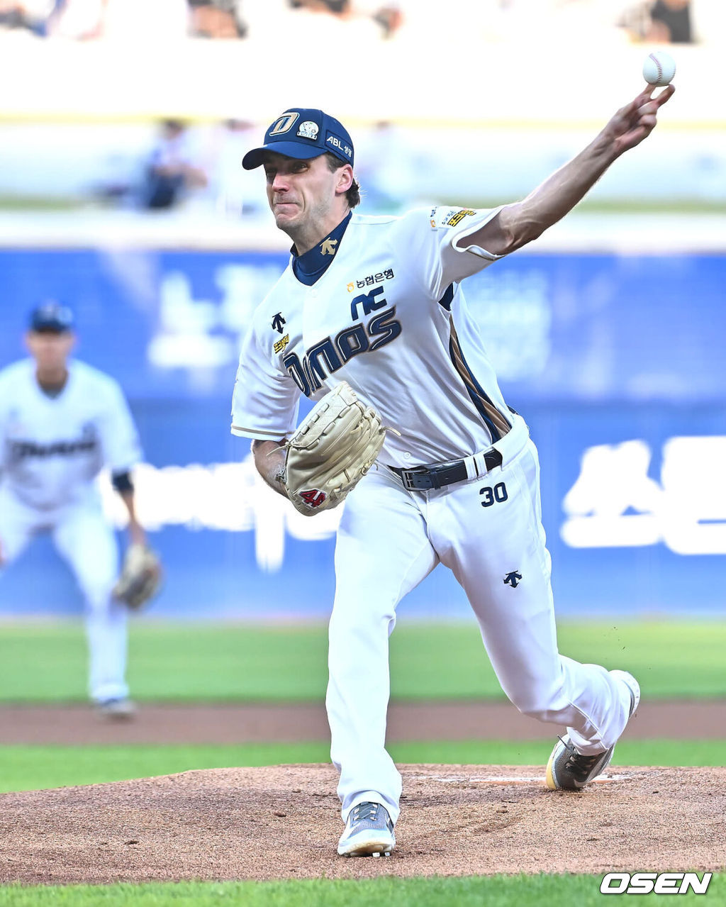 4일 창원NC파크에서 2024 신한 SOL 뱅크 KBO 리그 NC 다이노스와 두산 베어스의 경기가 열렸다. 홈팀 NC는 하트, 원정팀 두산은 최준호를 선발로 내세웠다.NC 다이노스 선발투수 하트가 역투하고 있다. 2024.06.04 / foto0307@osen.co.kr