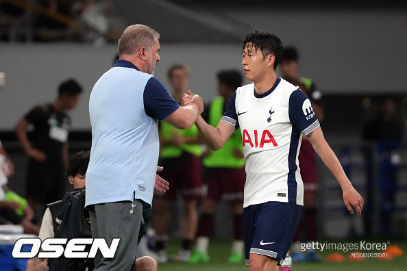 [사진] 엔지 포스테코글루 감독과 손흥민 ⓒGettyimages(무단전재 및 재배포 금지)