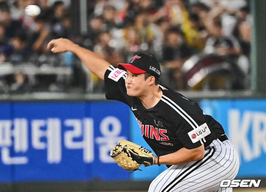 19일 부산 사직야구장에서 2024 신한 SOL 뱅크 KBO 리그 롯데 자이언츠와 LG 트윈스의 경기가 열렸다. 홈팀 롯데는 박세웅이 선발 출전하고 LG는 임준형이 선발 출전했다.LG 트윈스 최원태가 역투하고 있다. 2024.09.19 / foto0307@osen.co.kr