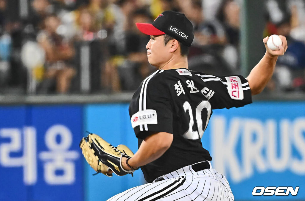 19일 부산 사직야구장에서 2024 신한 SOL 뱅크 KBO 리그 롯데 자이언츠와 LG 트윈스의 경기가 열렸다. LG 트윈스 최원태가 역투하고 있다. 2024.09.19 / foto0307@osen.co.kr