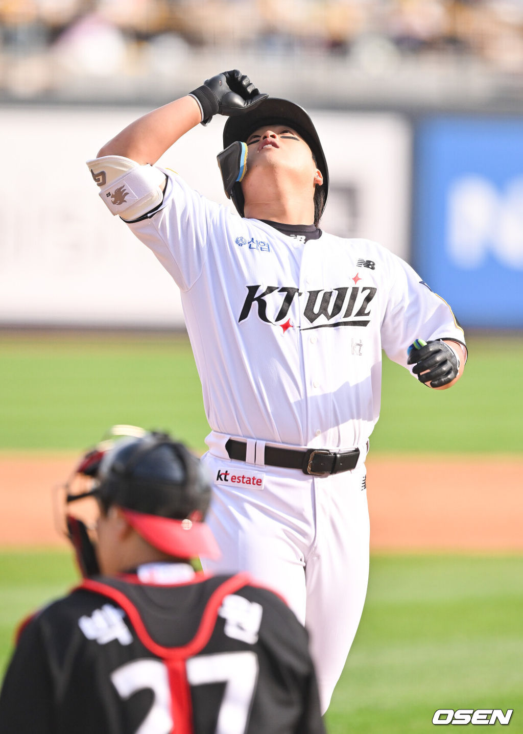 9일 수원KT위즈파크에서 2024 신한 SOL뱅크 KBO 포스트시즌 준플레이오프 4차전 KT 위즈와 LG 트윈스의 경기가 진행된다.이날 KT는 쿠에바스를, LG는 엔스를 선발투수로 내세웠다.5회말 KT 선두타자 강백호가 솔로홈런을 날린뒤 홈 세리머니를 하고 있다. 2024.10.09 / soul1014@osen.co.kr