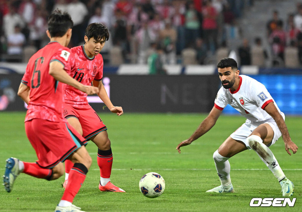 10일 오후(한국시간) 요르단 암만 국제경기장에서 2026 국제축구연맹(FIFA) 북중미월드컵 아시아 3차 예선 B조 3차전 한국과 요르단의 경기가 열렸다.다득점에서 앞선 요르단(1승1무, 4골)이 조 선두, 한국(1승1무, 3골)은 2위다. 한국이 조 선두를 탈환하려면 반드시 요르단을 잡아야 한다.후반 한국 이강인이 돌파를 시도하고 있다. 2024.10.10 /spjj@osen.co.kr