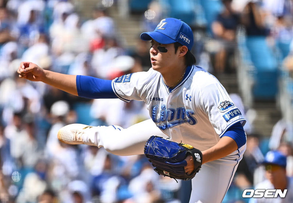 1일 대구삼성라이온즈파크에서 2024 신한 SOL 뱅크 KBO 리그 삼성 라이온즈와 KIA 타이거즈의 경기가 열렸다. 홈팀 삼성은 원태인이 방문팀 KIA는 스타우트가 선발 출전했다. 삼성 라이온즈 선발 투수 원태인이 역투하고 있다. 2024.09.01 / foto0307@osen.co.kr