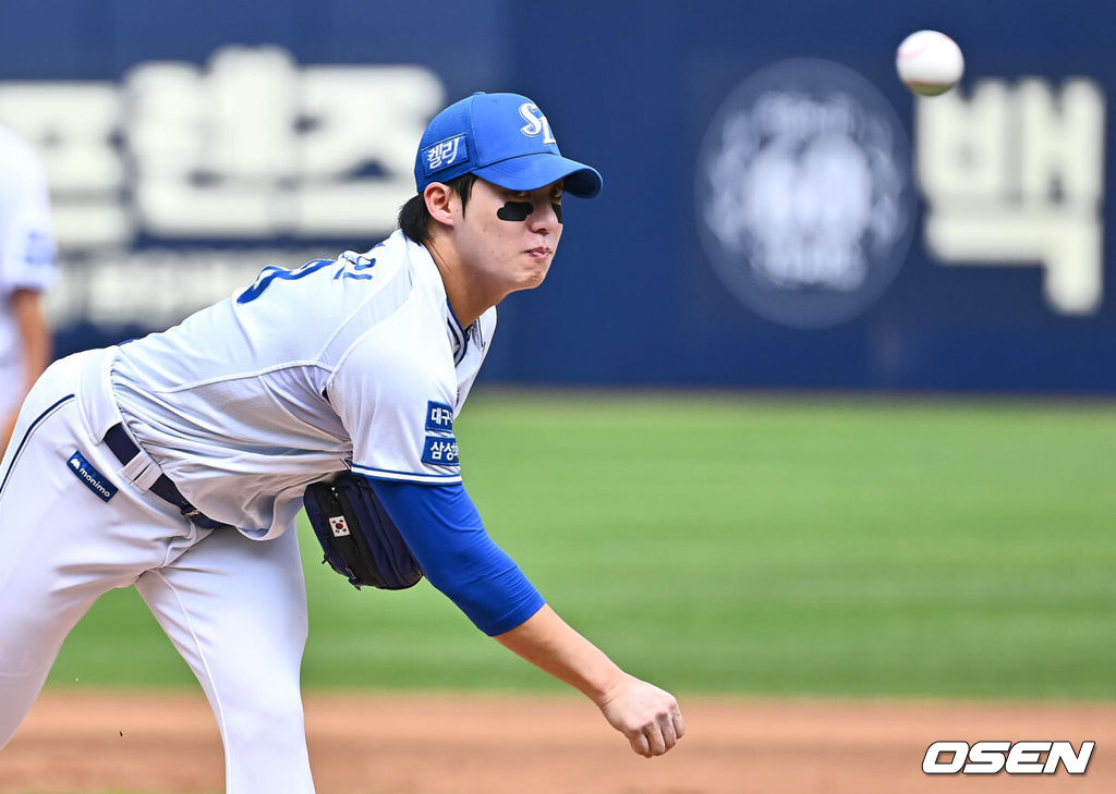 1일 대구삼성라이온즈파크에서 2024 신한 SOL 뱅크 KBO 리그 삼성 라이온즈와 KIA 타이거즈의 경기가 열렸다. 홈팀 삼성은 원태인이 방문팀 KIA는 스타우트가 선발 출전했다. 삼성 라이온즈 선발 투수 원태인이 역투하고 있다. 2024.09.01 / foto0307@osen.co.kr