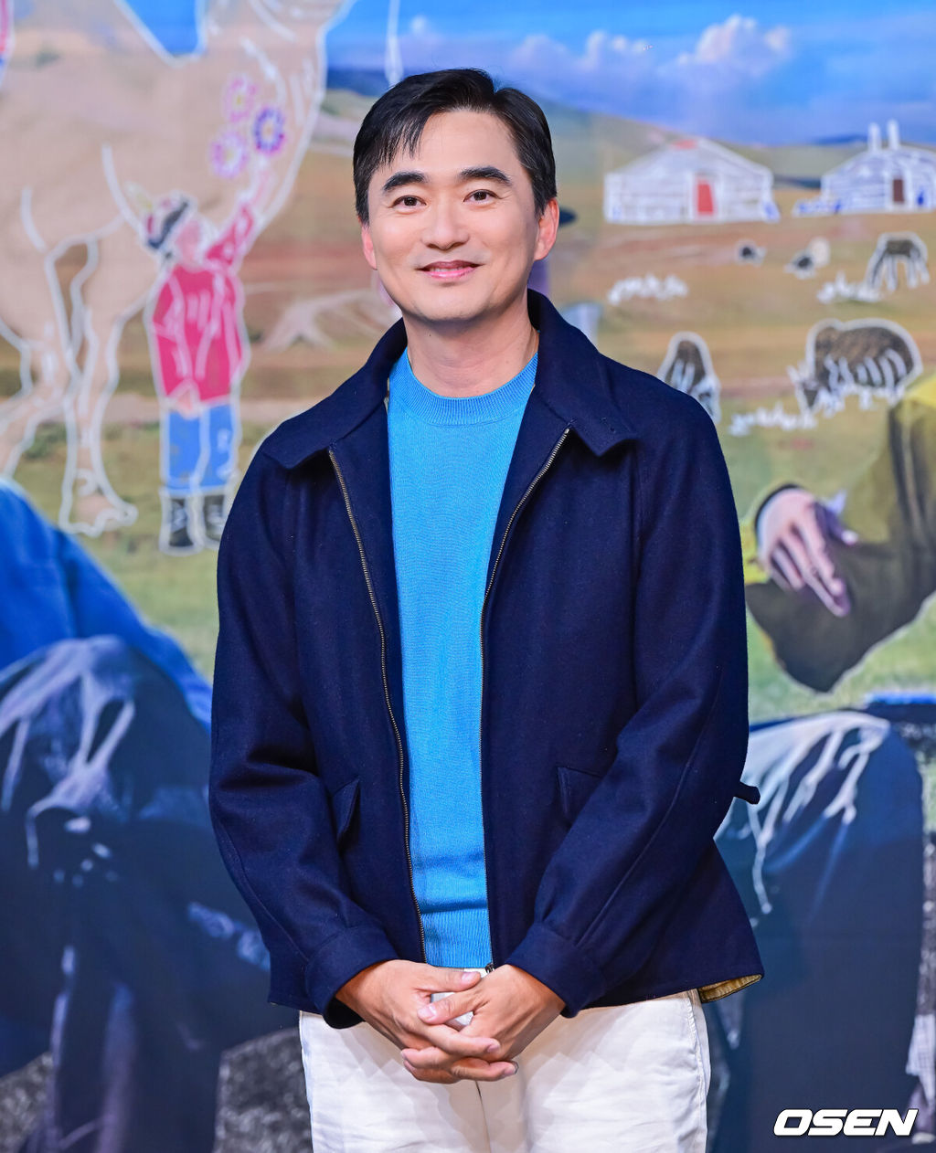 15일 오후 서울 상암동 MBC에서 MBC 새 예능 '지구를 닦는 남자들'(약칭 '지닦남') 제작발표회가 열렸다.이날 첫 방송되는 '지구를 닦는 남자들'은 없으면 없는 대로 떠나는 여행을 통해 환경을 돌아보는 신개념 ESG향 여행 프로그램이다. 소비를 줄이는 것이 쓰레기를 줄이는 것이라 외치는 '쓰레기 아저씨' 김석훈의 세계관에서 기획된 프로그램으로, 맏형 김석훈과 함께 '세상 깔끔남' 권율, '중고 마니아' 임우일, '황금 막내' 신재하, '오지 전문 유튜버' 노마드션이 합류했다.배우 김석훈이 포즈를 취하고 있다. 2024.10.15 / jpnews@osen.co.kr