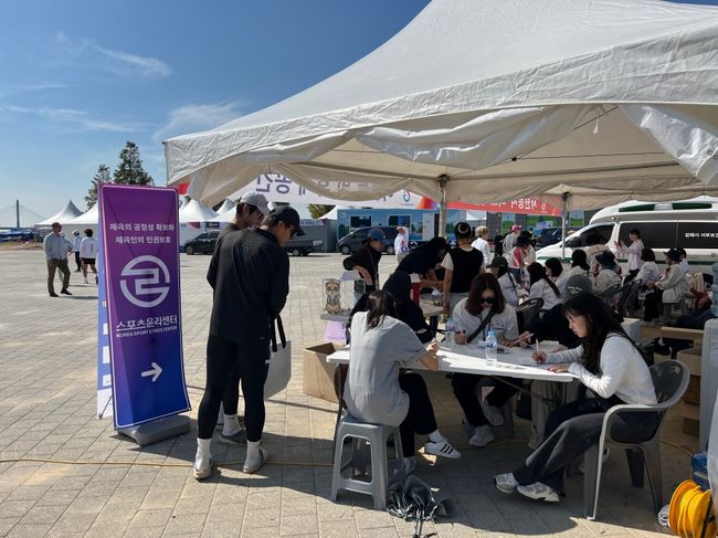 문화체육관광부 산하 스포츠윤리센터(이사장 박지영)가 경상남도 김해에서 열리는 제105회 전국체육대회 및 제44회 전국장애인체육대회에 ‘2024년 스포츠윤리센터 찾아가는 상담실’을 운영한다. / 스포츠윤리센터