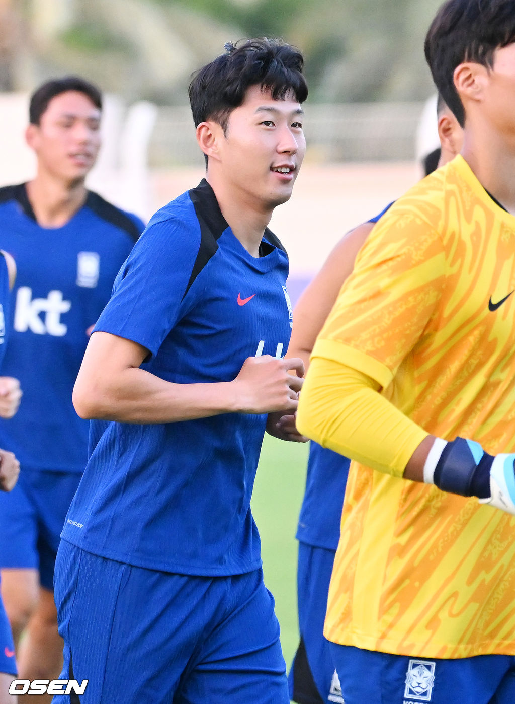 홍명보 감독이 이끄는 대한민국 축구대표팀 이 8일(현지시간) 오만 알 시브 스타디움에서 훈련을 가졌다.대한민국 축구대표팀은 오는 10일 오만과 2026 국제축구연맹(FIFA) 북중미 월드컵 아시아지역 3차 예선 B조 조별리그 2차전을 갖는다.축구대표팀 손흥민이 훈련을 하고 있다. 2024.09.08 / rumi@osen.co.kr