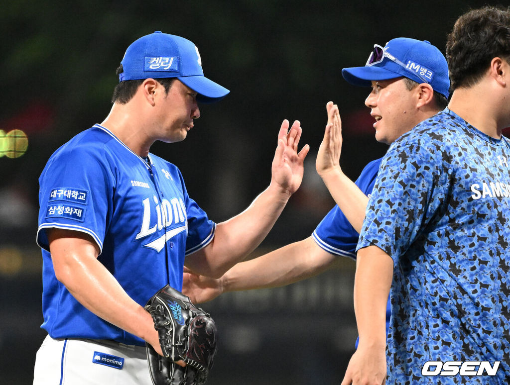 삼성 오승환과 박진만 감독. 2024.08.11 /sunday@osen.co.kr