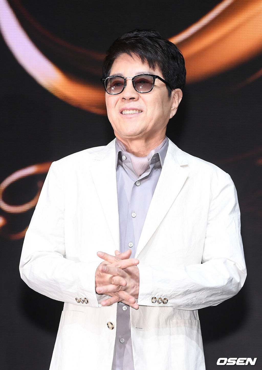 가수 조용필이 11일 오후 서울 한남동 블루스퀘어 아이마켓홀에서 데뷔 50주년 기자간담회를 가졌다.조용필 50주년 기념 투어 ‘땡스 투 유(Thanks to you)’ 서울 공연의 4만여장의 티켓은 오픈 10분 만에 전석 매진되며 뜨거운 열기를 실감했다. 조용필은 올림픽주경기장 공연을 시작으로 5월 19일 대구 월드컵경기장, 6월 2일 광주 월드컵경기장 등지에서 ‘땡스 투 유’ 투어를 펼친다.조용필이 포즈를 취하고 있다. /  soul1014@osen.co.kr