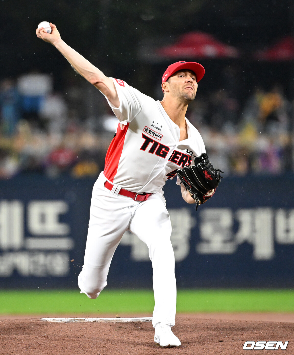 21일 광주 기아챔피언스필드에서 2024 신한 SOL뱅크 KBO 한국시리즈 1차전 KIA 타이거즈와 삼성 라이온즈의 경기가 열렸다.KIA는 네일, 삼성은 원태인을 선발 투수로 내세웠다.1회초 무사에서 KIA 선발투수 네일이 역투하고 있다. 2024.10.21 / sunday@osen.co.kr