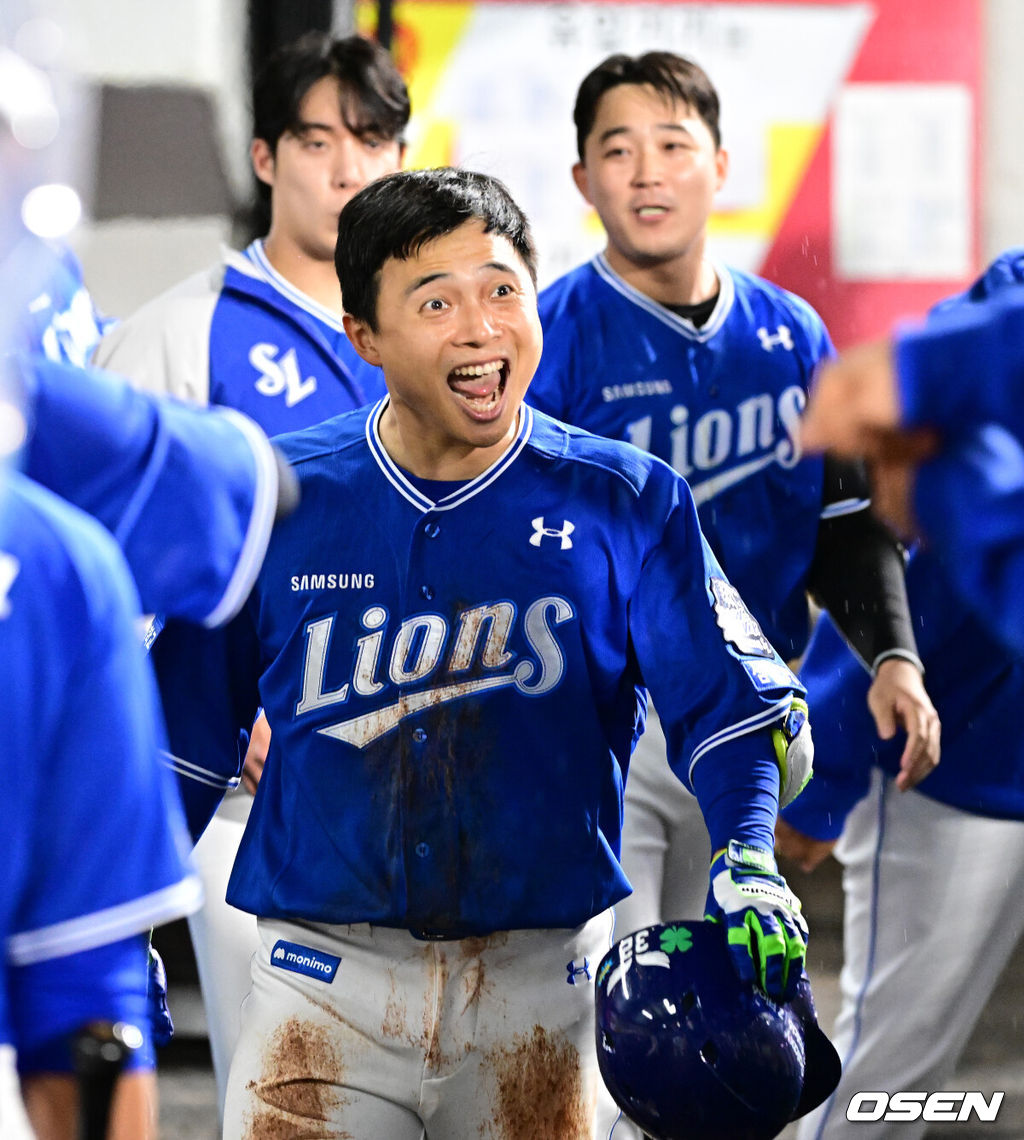 21일 광주 기아챔피언스필드에서 2024 신한 SOL뱅크 KBO 한국시리즈 1차전 KIA 타이거즈와 삼성 라이온즈의 경기가 열렸다.KIA는 네일, 삼성은 원태인을 선발 투수로 내세웠다.6회초 무사에서 삼성 김헌곤이 선제 솔로포를 날리며 기뻐하고 있다. 2024.10.21 / jpnews@osen.co.kr