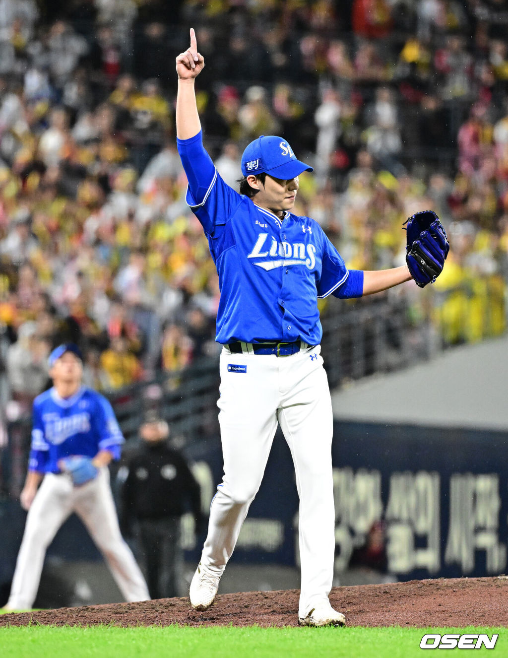 21일 광주 기아챔피언스필드에서 2024 신한 SOL뱅크 KBO 한국시리즈 1차전 KIA 타이거즈와 삼성 라이온즈의 경기가 열렸다.KIA는 네일, 삼성은 원태인을 선발 투수로 내세웠다.3회말 2사 3루에서 삼성 원태인이 KIA 소크라테스를 2루 플라이로 처리하며 기뻐하고 있다. 2024.10.21 / jpnews@osen.co.kr