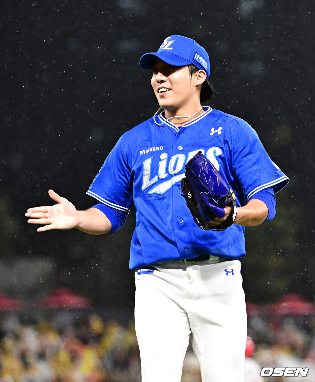 21일 광주 기아챔피언스필드에서 2024 신한 SOL뱅크 KBO 한국시리즈 1차전 KIA 타이거즈와 삼성 라이온즈의 경기가 열렸다.KIA는 네일, 삼성은 원태인을 선발 투수로 내세웠다.3회말 2사 3루에서 삼성 원태인이 KIA 소크라테스를 2루 플라이로 처리하며 기뻐하고 있다. 2024.10.21 / jpnews@osen.co.kr