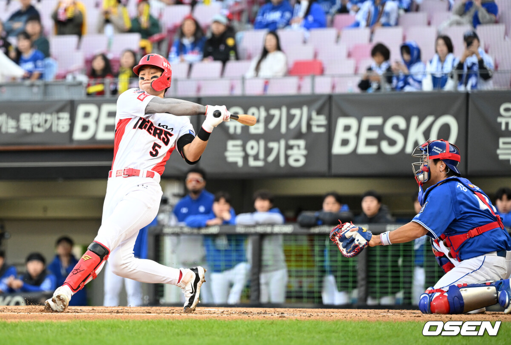 23일 오후 광주-기아 챔피언스필드에서 2024 신한 SOL Bank KBO리그 삼성 라이온즈와 KIA 타이거즈의 한국시리즈(KS·7전4선승제) 1차전 서스펜디드 경기가 열렸다.가을야구 사상 첫 서스펜디드 게임으로 일정이 꼬인 2024 KBO 한국시리즈(KS)는 초유의 2박3일 경기에 실질적인 더블헤더로 치러진다. 이날 1차전 서스펜디드 게임과 2차전이 차례로 펼쳐진다.6회말 1사에서 KIA 김도영이 삼진으로 물러나고 있다. 2024.10.23 / sunday@osen.co.kr