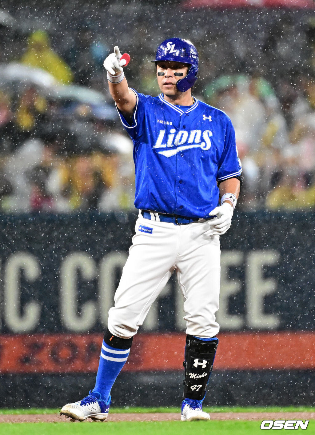 21일 광주 기아챔피언스필드에서 2024 신한 SOL뱅크 KBO 한국시리즈 1차전 KIA 타이거즈와 삼성 라이온즈의 경기가 열렸다.KIA는 네일, 삼성은 원태인을 선발 투수로 내세웠다.1회초 2사 1루에서 삼성 강민호가 2루타를 날리며 기뻐하고 있다. 2024.10.21 / jpnews@osen.co.kr