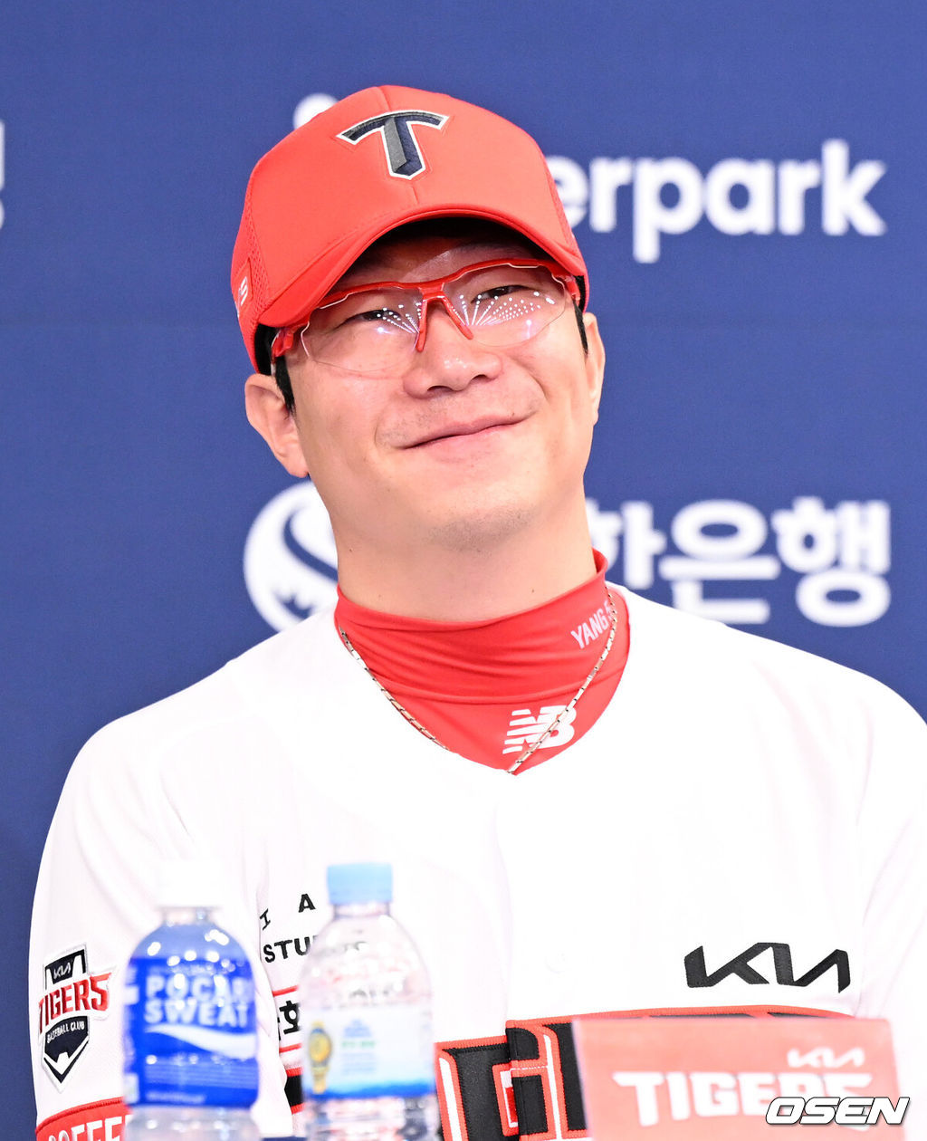 20일 오후 광주 라마다플라자 충장호텔에서 2024 신한 SOL뱅크 KBO 한국시리즈 미디어데이에서KIA 양현종이 미소를 짓고 있다. 2024.10.20 / sunday@osen.co.kr