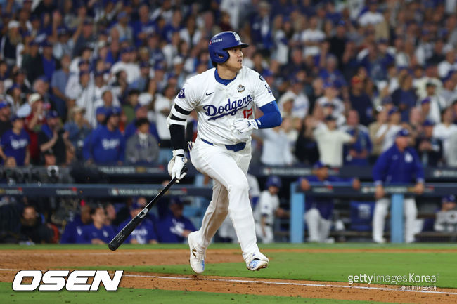 [사진] LA 다저스 오타니 쇼헤이가 8회 2루타를 치고 있다. ⓒGettyimages(무단전재 및 재배포 금지)