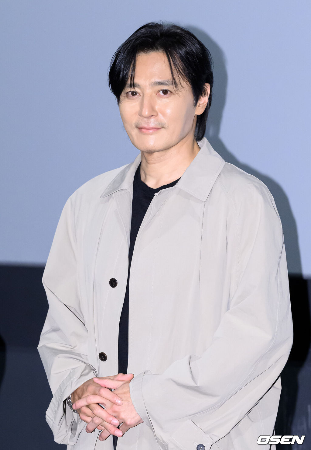 9일 서울 CGV 용산아이파크몰에서 영화 ‘보통의 가족' 무대 인사가 진행됐다.영화 ‘보통의 가족'은 각자의 신념을 가지고 살아가던 네 사람이 아이들의 범죄 현장이 담긴 CCTV를 보게 되면서 모든 것이 무너져가는 모습을 담은 이야기다.배우 장동건이 무대인사를 하고 있다. 2024.10.09 /sunday@osen.co.kr