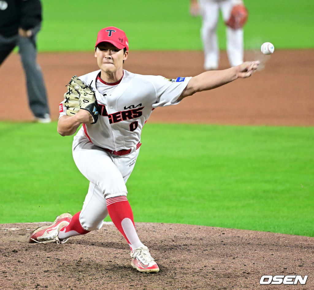 28일 광주 기아챔피언스필드에서 2024 신한 SOL뱅크 KBO 한국시리즈 5차전 KIA 타이거즈와 삼성 라이온즈의 경기가 열렸다.KIA는 양현종, 삼성은 이승현을 선발 투수로 내세웠다.6회초 무사에서 KIA 곽도규가 역투하고 있다. 2024.10.28 / jpnews@osen.co.kr