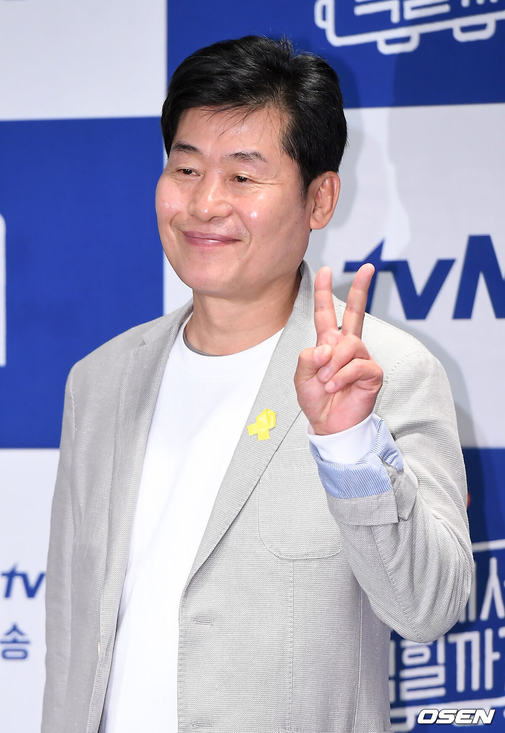 16일 오후 서울 여의도 켄싱턴호텔에서 tvN 예능 '현지에서 먹힐까? 미국편' 제작발표회가 열렸다.이연복 셰프가 포토타임을 갖고 있다. / youngrae@osen.co.kr