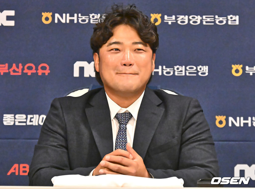 27일 창원 NC파크에서 2024 신한 SOL 뱅크 KBO 리그 NC 다이노스와 삼성 라이온즈의 경기가 열린다. 박석민 전 NC 다이노스의 내야수, 지명타자이자 현 NPB 요미우리 자이언츠 육성군 코치가 은퇴식을 갖는다.박석민 코치가 은퇴식에 앞서 기자회견을 하고 있다. 2024.04.27 / foto0307@osen.co.kr