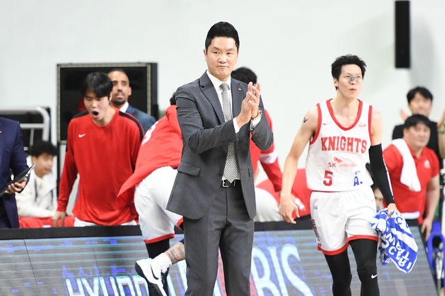 [사진] 서울 SK 전희철 감독 / KBL