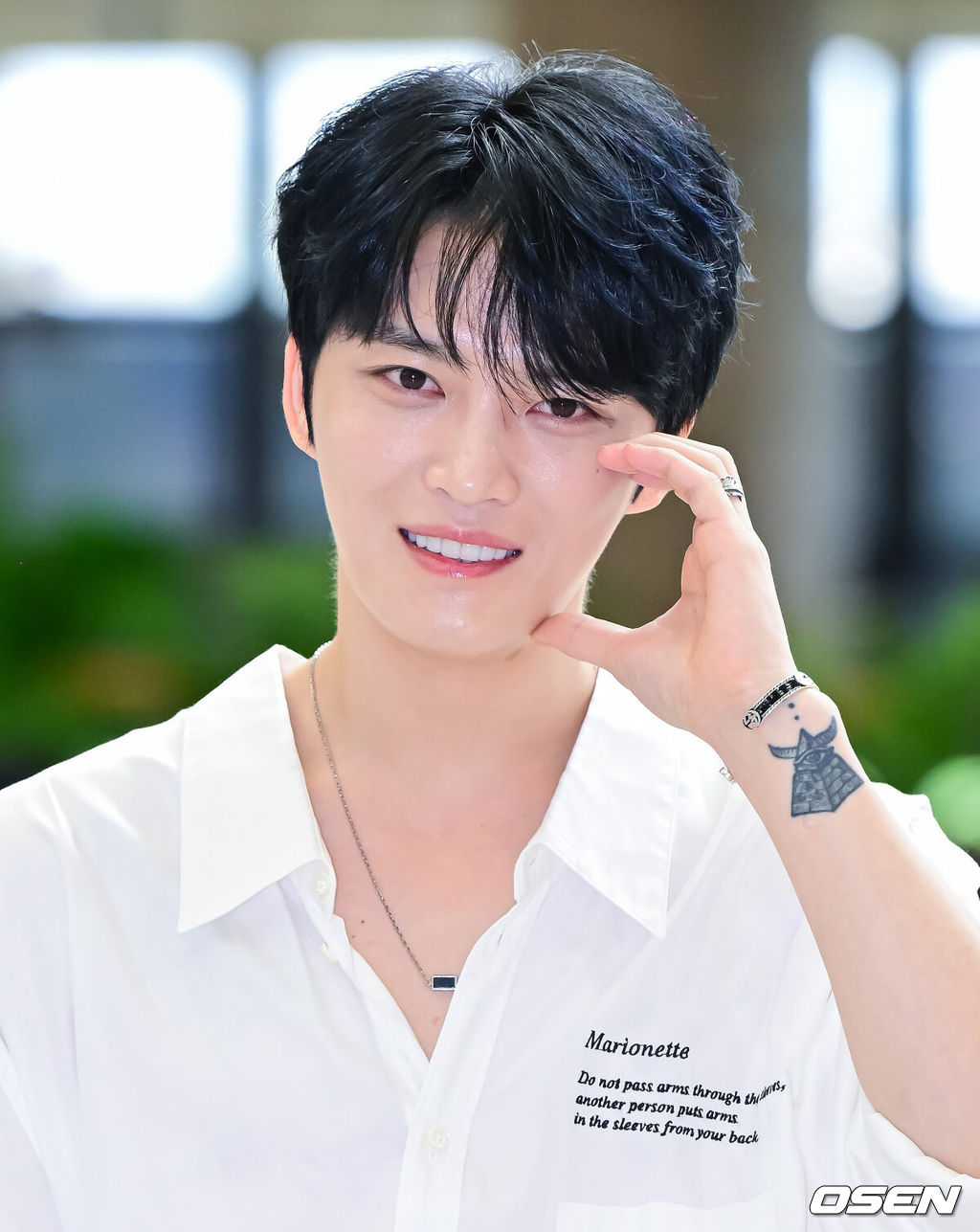 7일 오전 가수 김재중이 일본에서 열리는 2023 AAA’ 비기닝 콘서트 ‘男神(남신)’에 참석하기 위해 김포공항을 통해 출국했다.‘2023 AAA’ 비기닝 콘서트 ‘男神(남신)’은 오는 8일 19시 일본 요코하마 피아 아레나 MM에서 진행되는 스페셜 콘서트다. 5인의 남신 김재중, 김선호, 황민현, 이준영, 김영대가 출연 소식을 알렸으며, 일본에서 활발한 활동 중인 박건일이 MC로 참여한다.김재중이 포즈를 취하고 있다. 2023.07.07 /jpnews@osen.co.kr